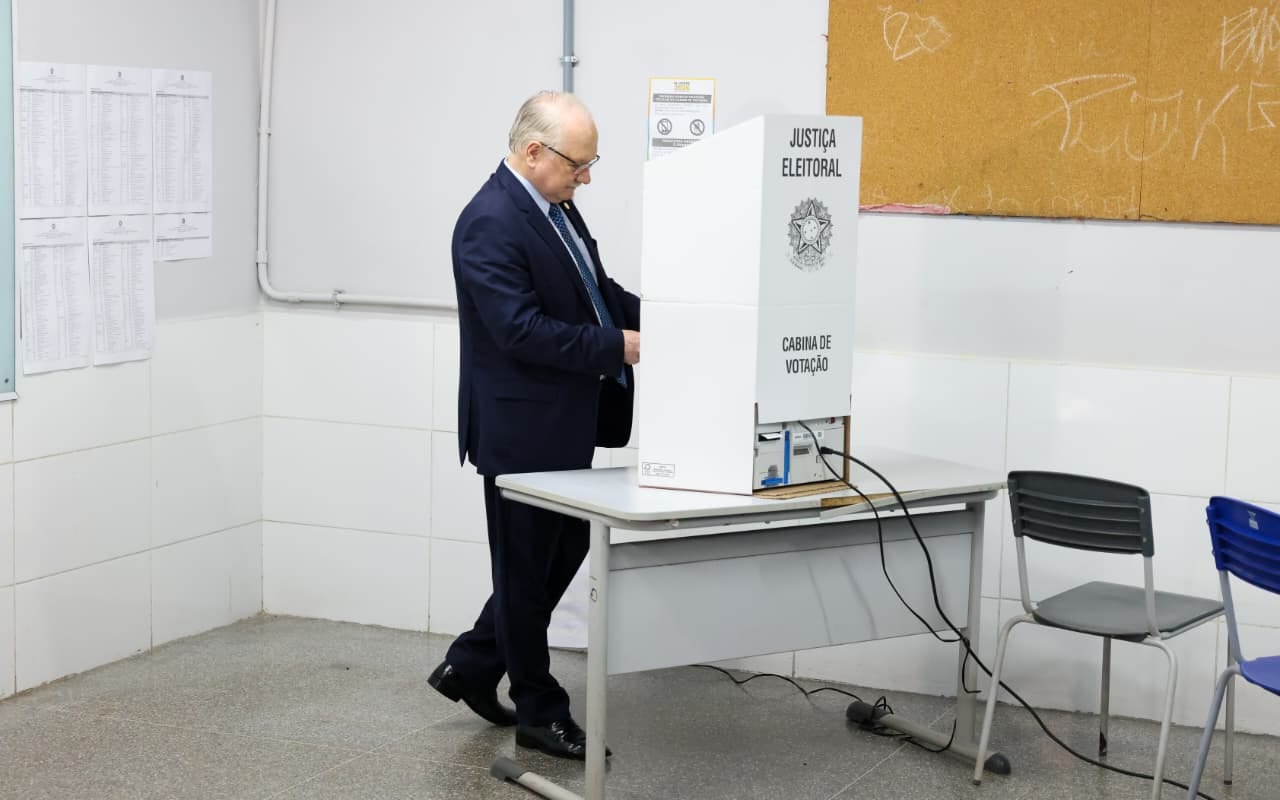 Fachin: “Eleições são o motor da democracia”, após votar em Brasília