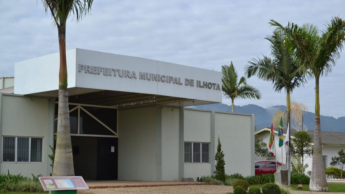Concurso em SC paga até R$ 21,1 mil para médico e tem vagas do alfabetizado ao superior até 14 de novembro