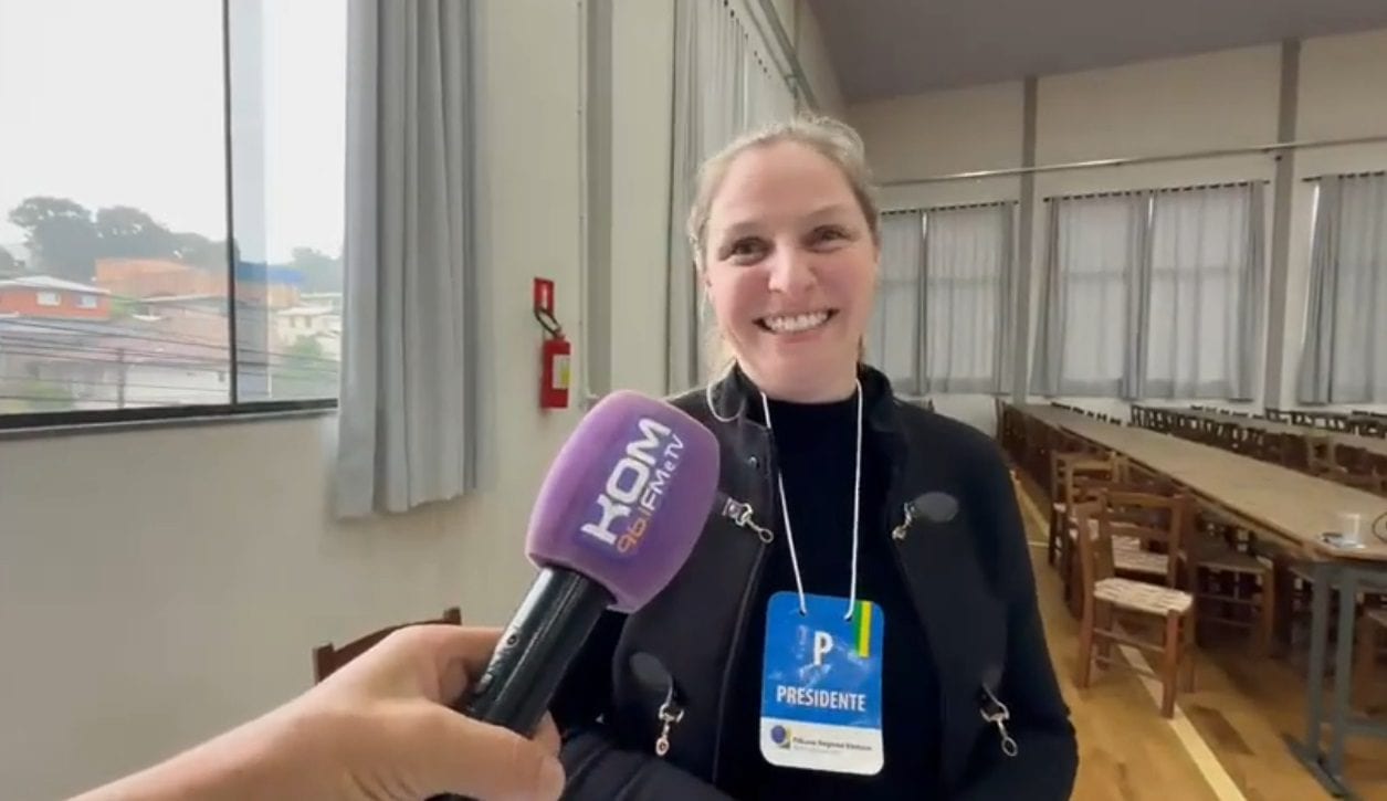 Vídeo: Cobertura Eleições 2026 – Movimentação no Bairro Renovação destaca aniversário de mesários no segundo turno