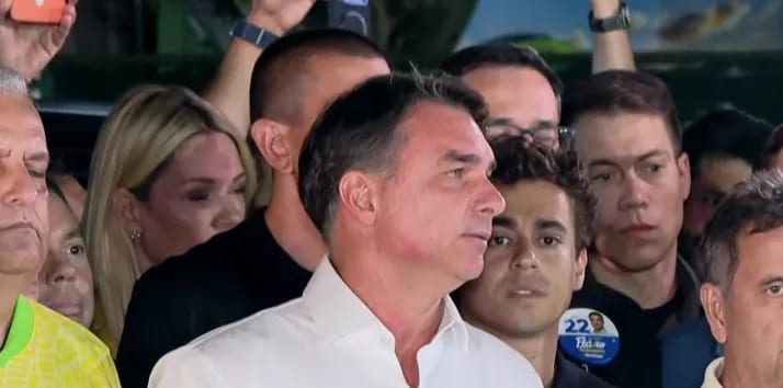 Flávio se encontra com Eduardo Bolsonaro nos EUA e planeja coletiva