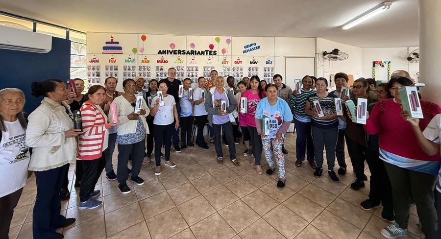 CORUMBATAÍ DO SUL: Prefeito Xandão e vice Neguinha entregam materiais ao Grupo da Melhor Idade Renascer