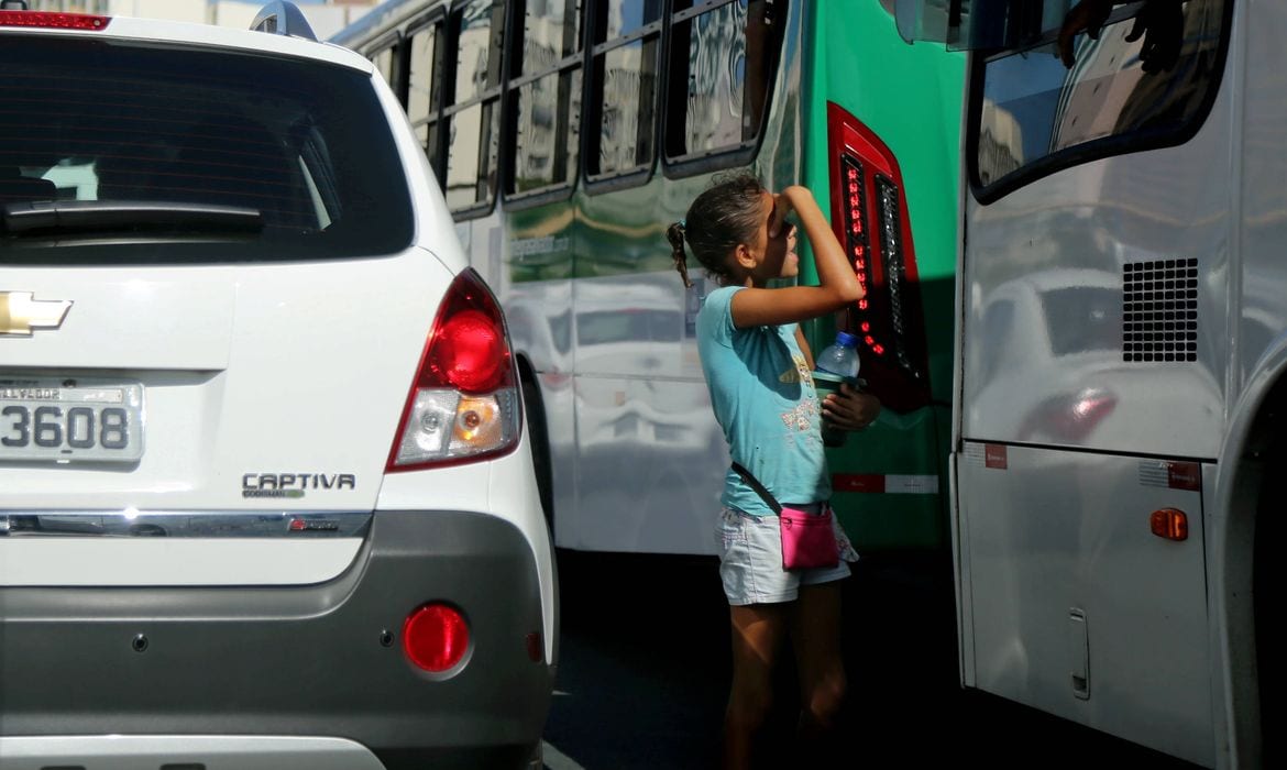 BRASIL. Trabalho infantil recua 9,2% de 2024 para 2025, segundo o IBGE