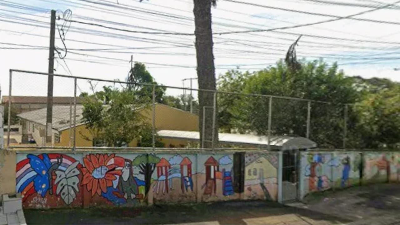 Homem que manteve 13 crianças reféns em escola de Curitiba é morto pela polícia