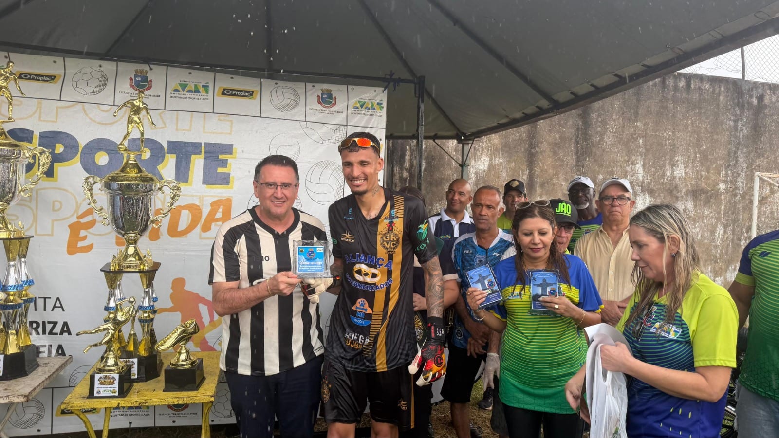 V.P. SHOCK E GRÊMIO VERA CRUZ CONQUISTAM TÍTULOS DO CAMPEONATO MUNICIPAL DE FUTEBOL