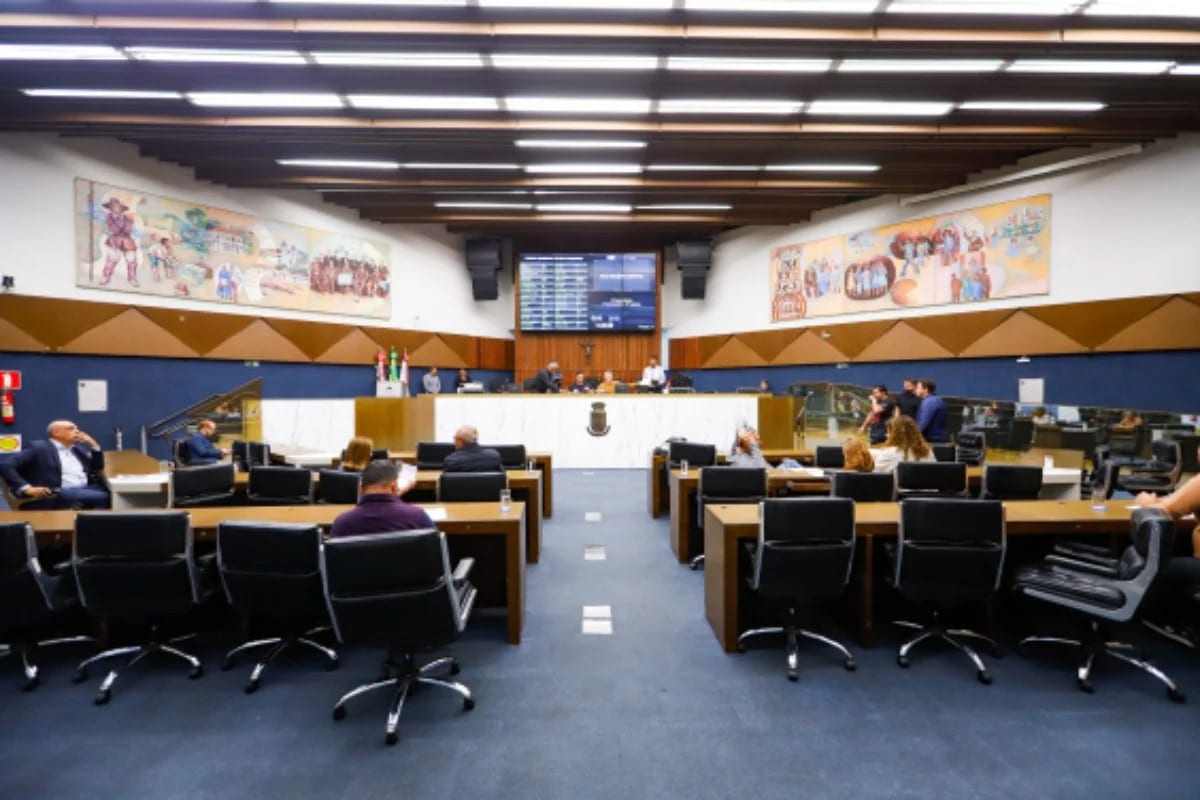 Câmara de BH aprova em 1º turno PL 576/2025 que permite cancelas em ruas