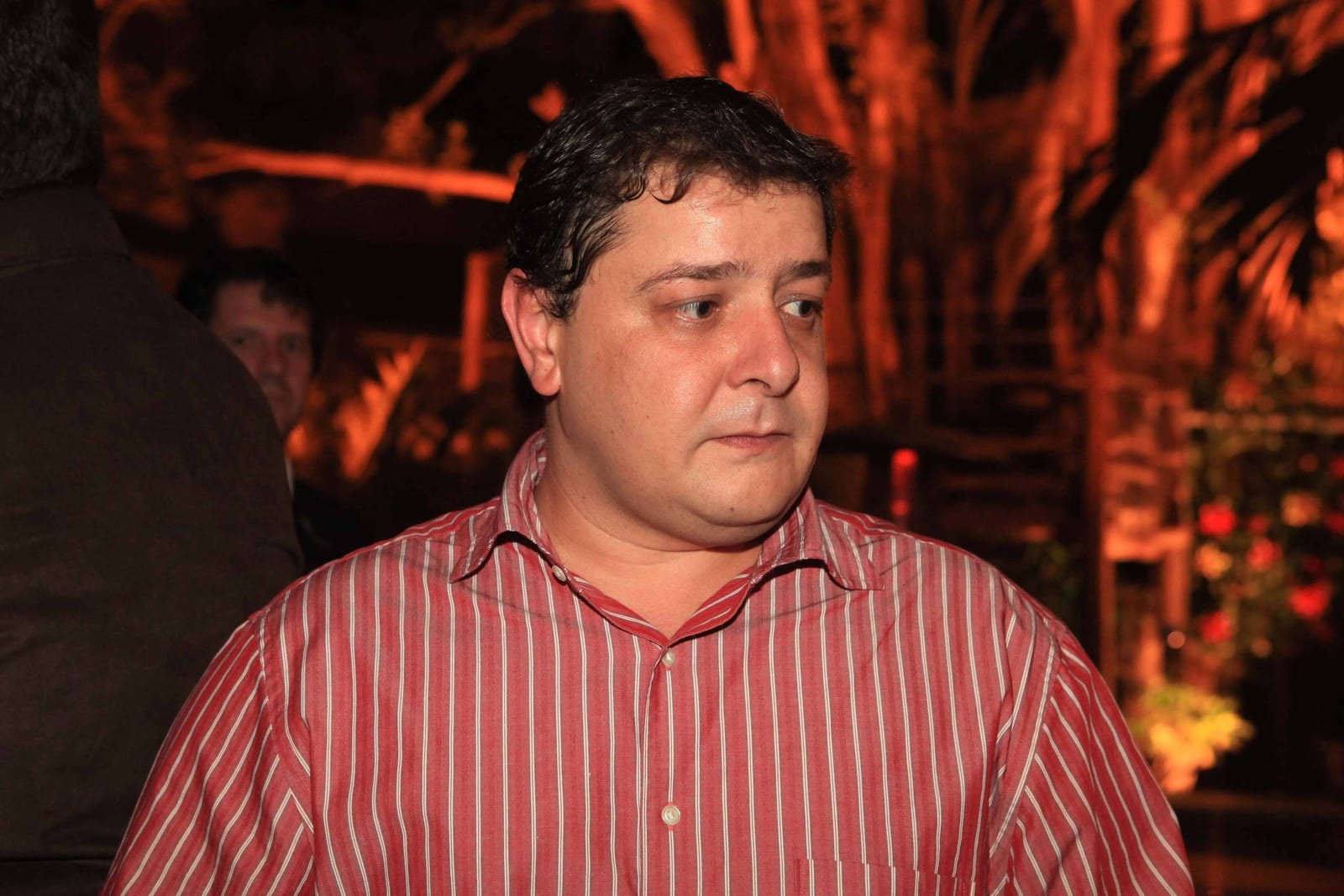 Mensagens de Lulinha com lobista colocam governo Lula na defensiva