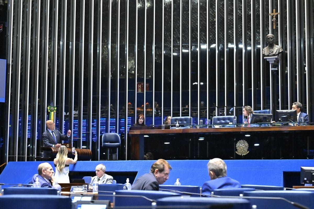 Assista ao vivo à sessão do Senado sobre o fim da escala 6×1