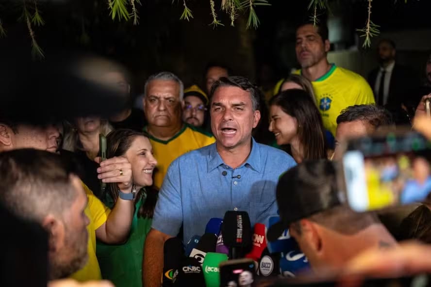 Canela votou assim: Flávio Bolsonaro e Zucco lideram; Constantino é o estadual mais votado