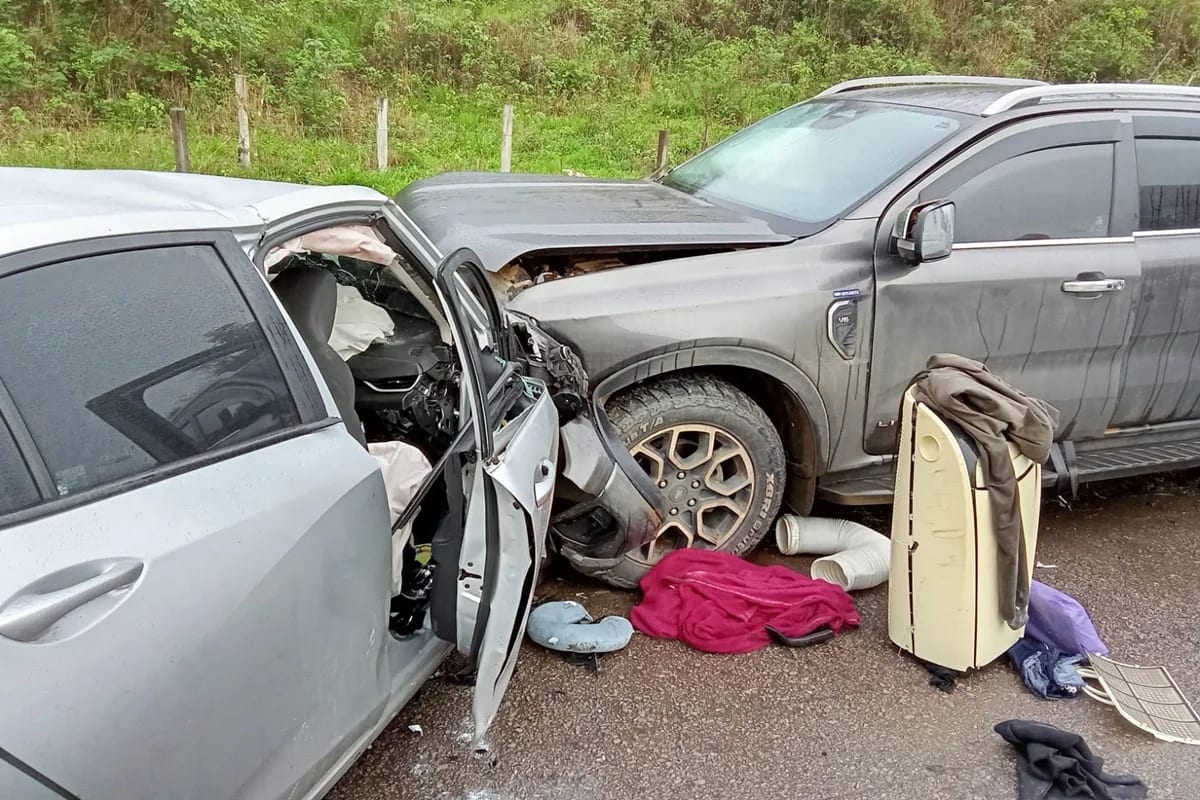 Colisão entre veículos deixa um morto e três feridos na BR-116, em MG