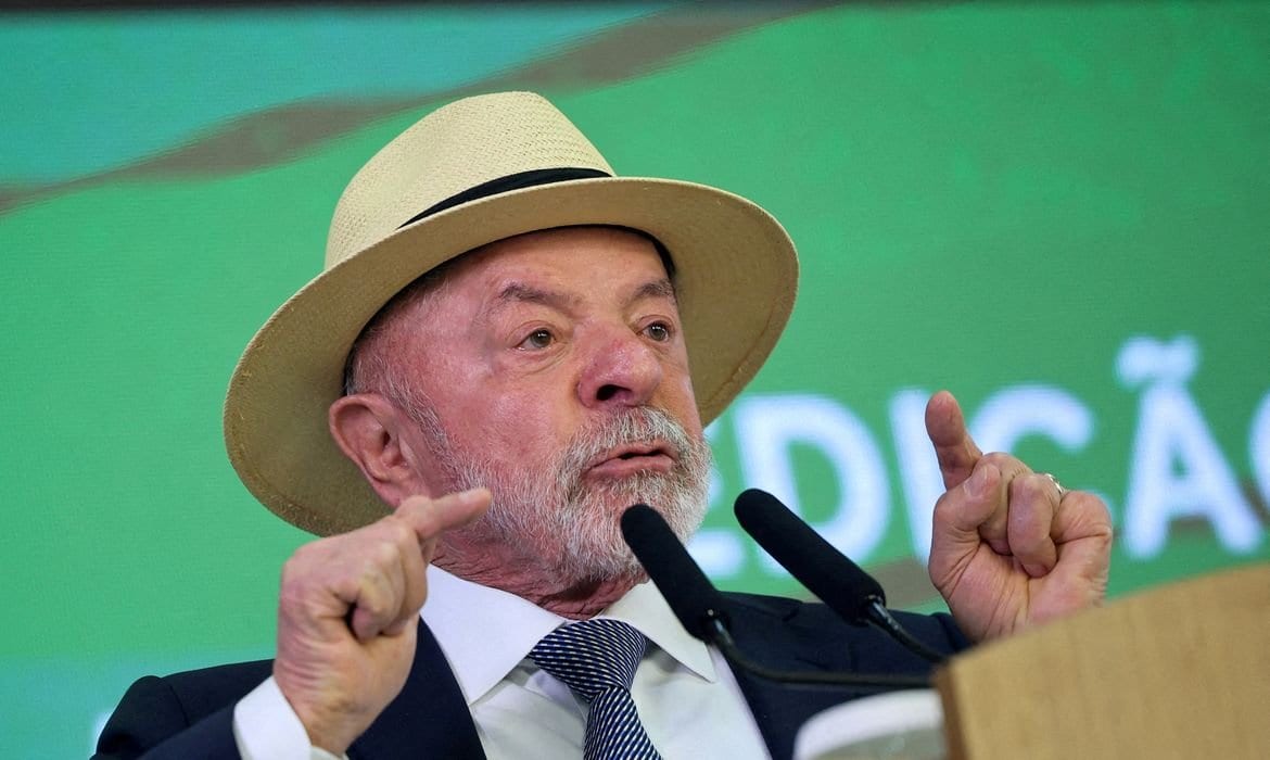 Lula critica “PowerPoint mentiroso” durante sabatina na TV Globo