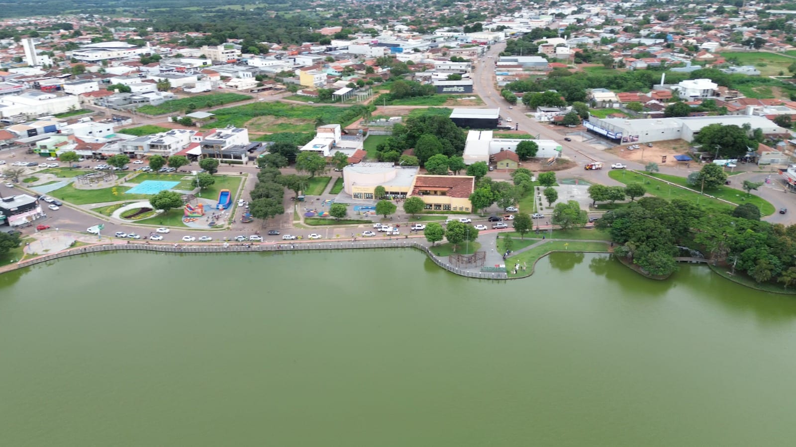 Porangatu entrega 7.700 m² de asfalto em três setores