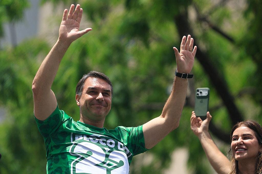 Flávio Bolsonaro soma 68,71% dos votos válidos nos municípios da Amsol