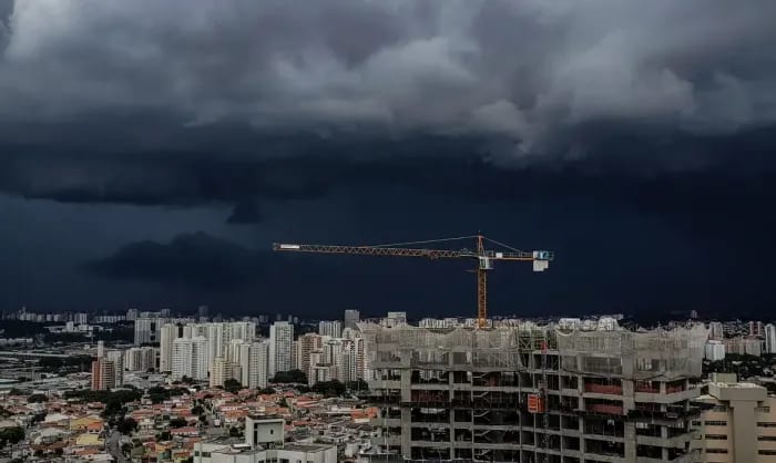 Campanha de Flávio pede votação até 19h por chuvas em alguns estados
