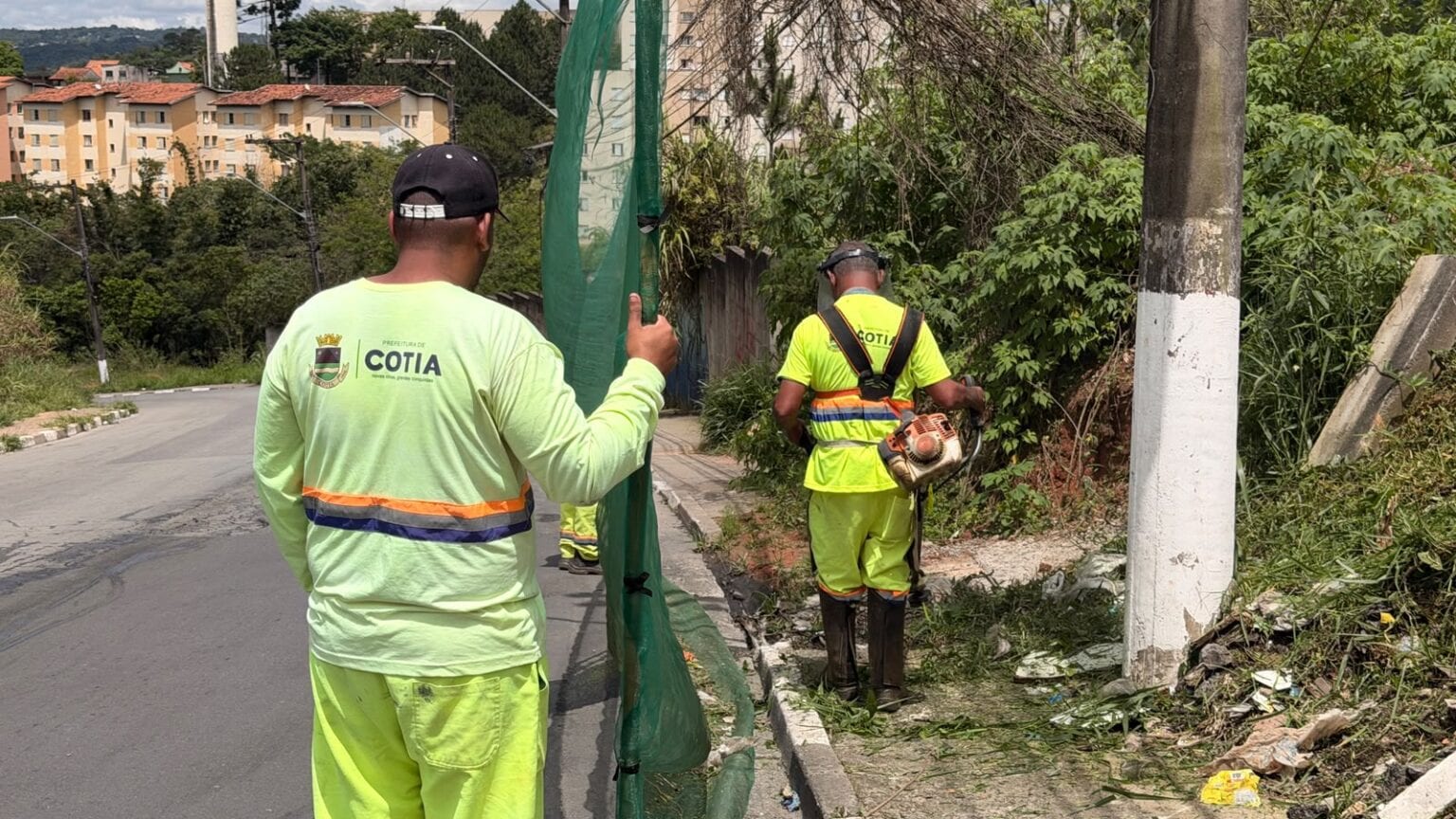 Cotia intensifica serviços de zeladoria, limpeza e manutenção em bairros da cidade