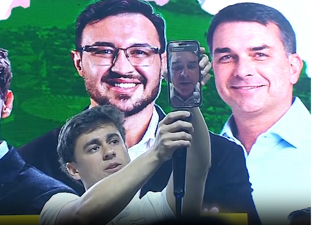 Flávio Bolsonaro pede mobilização em evento em BH para eleições 2022