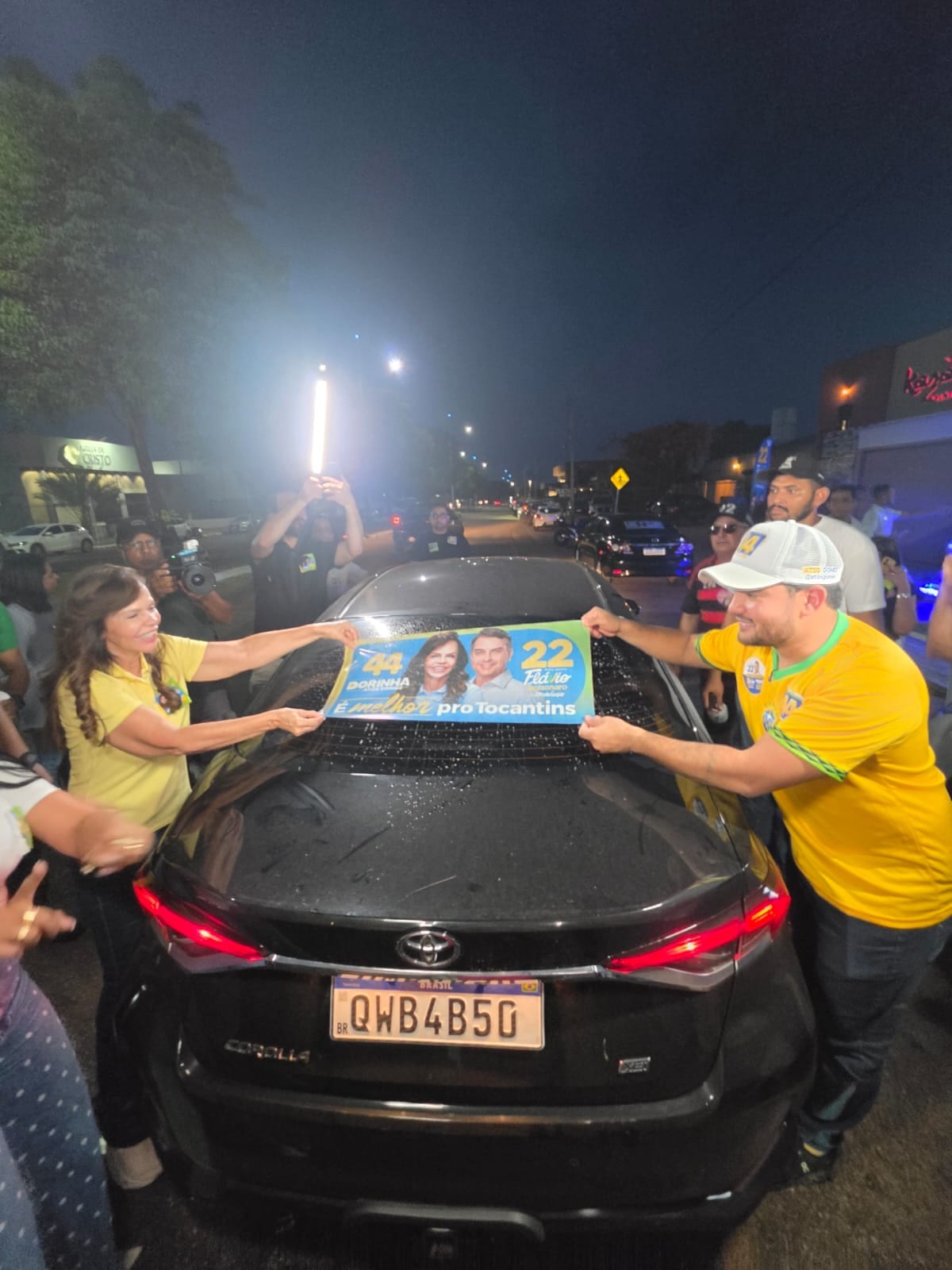 Mais de 3 mil carros recebem adesivos de Professora Dorinha e Flávio Bolsonaro em grande mobilização em Palmas