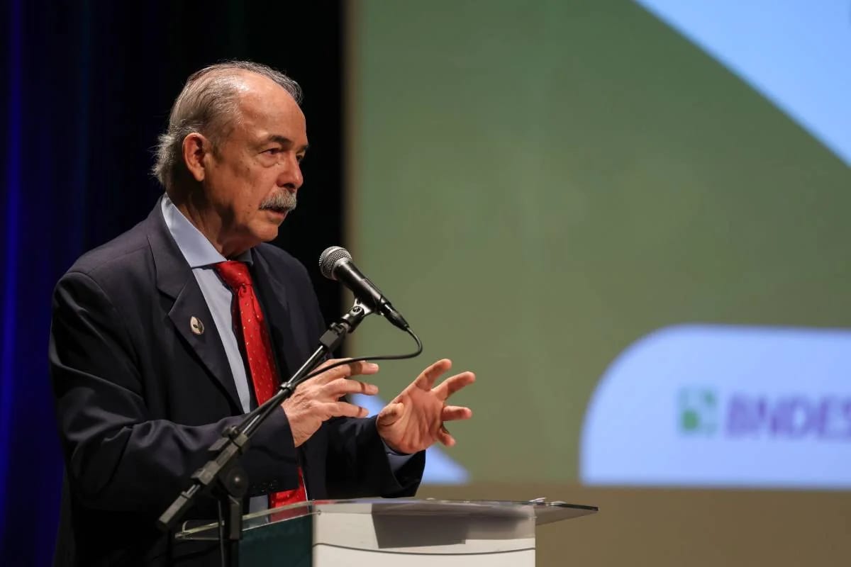 Mercadante rebate Zema e defende manutenção do BNDES e da Petrobras