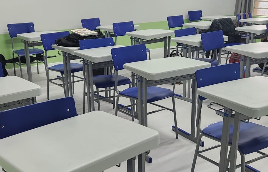 Eduardo Leite confirma 14º a professores de escolas que atingiram meta do Ideb