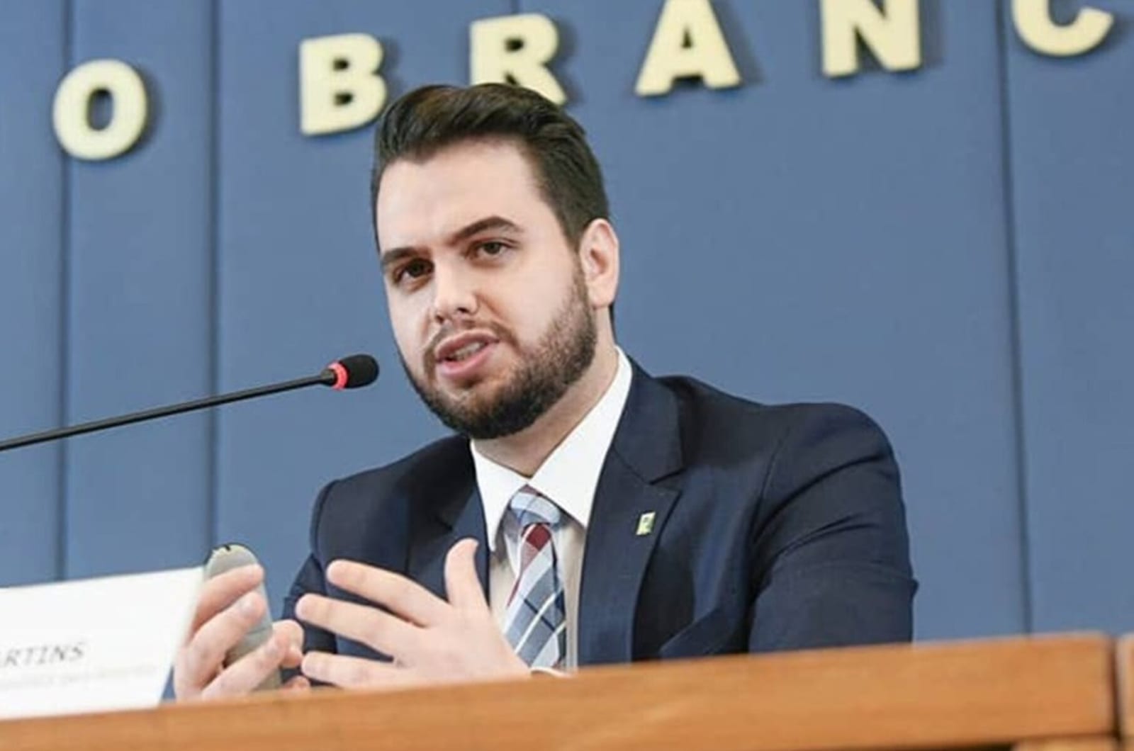 Flávio assina petição para rever condenação de Filipe Martins