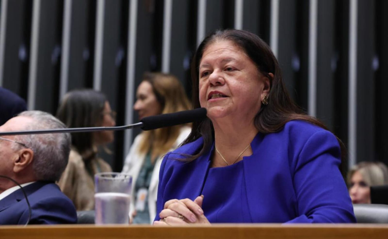 Laura Carneiro pede urgência para transferir sede do governo ao RJ