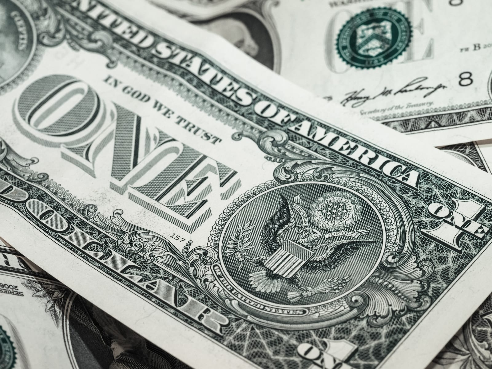 Dólar abre em alta, com decisão de juros dos EUA no foco