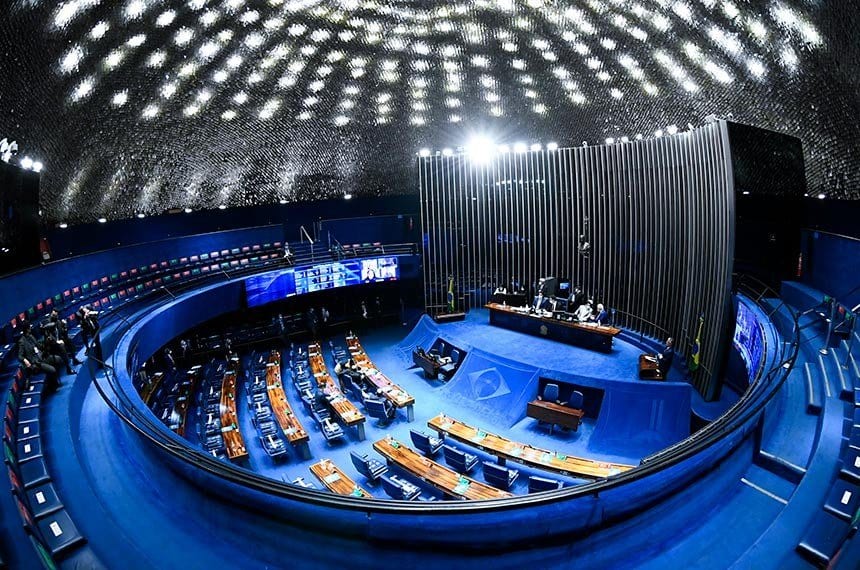 Senado aprova fim da escala 6×1; saiba o que muda com aprovação da PEC