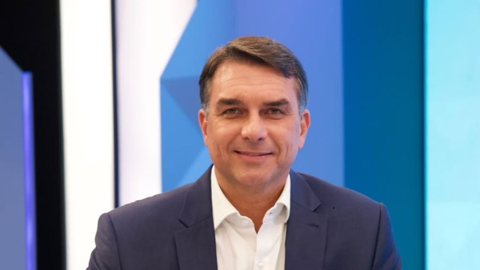 VÍDEO: eleitores fazem panelaço durante entrevista de Flávio Bolsonaro na Globo