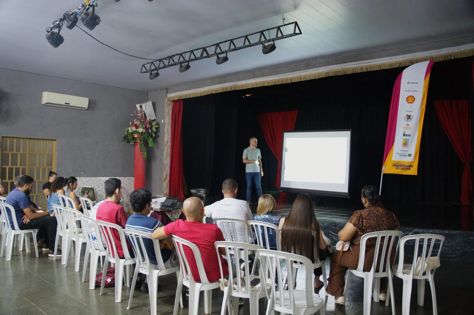 Aparecida recebe formação gratuita para jovens que querem tirar projetos culturais do papel