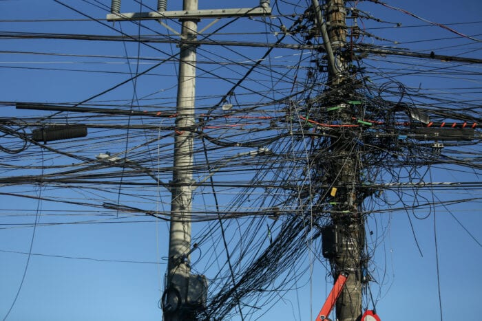 Distribuidoras retiraram 2.000 toneladas de cabos irregulares em 2025