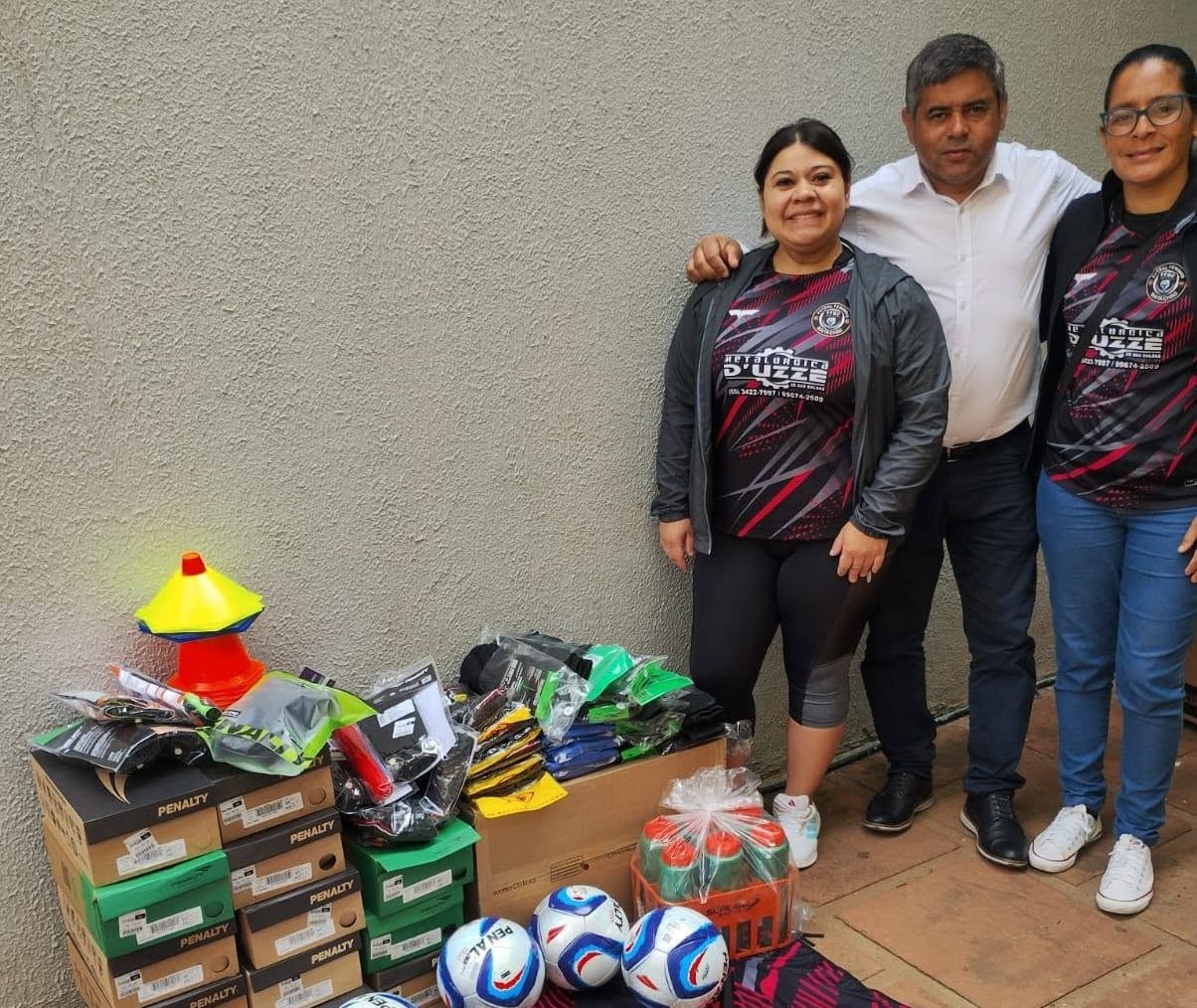 Vereador destina R$ 10 mil em materiais esportivos ao Futsal Feminino Baita Chão