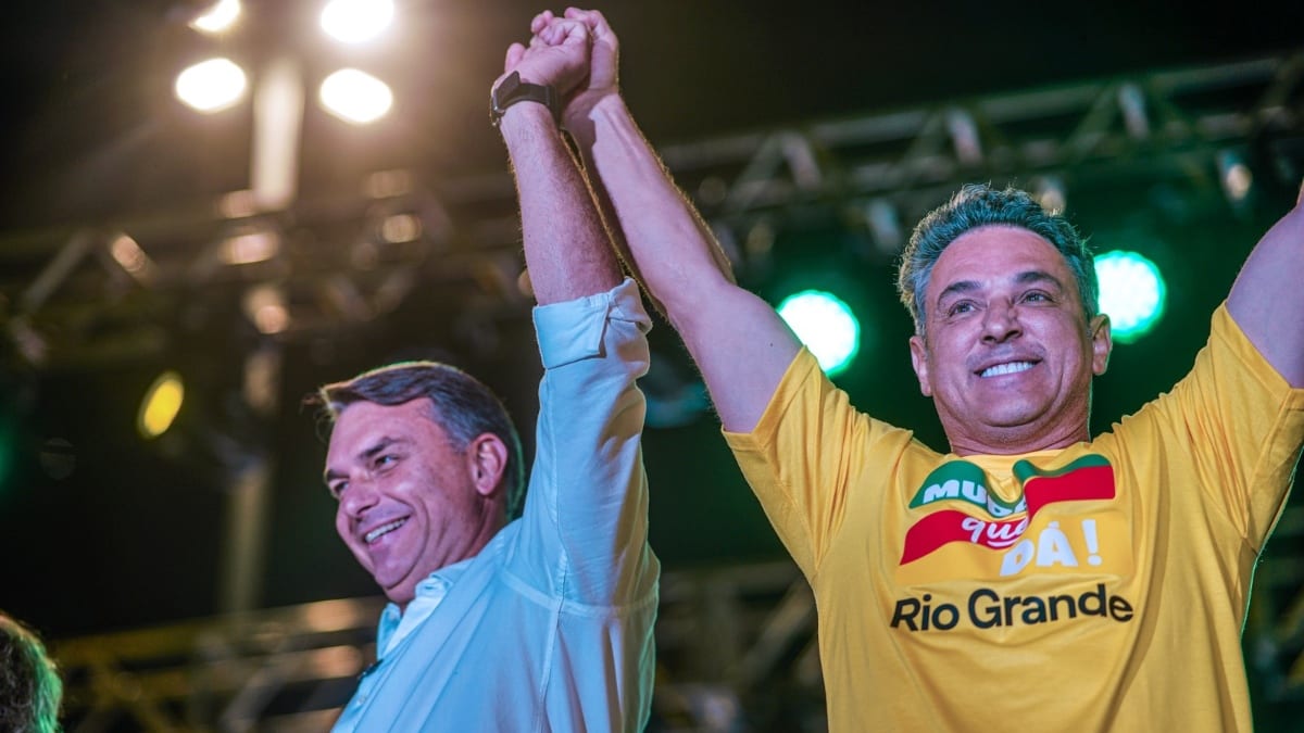 Acompanhado de Zucco, Flávio Bolsonaro fará campanha em Canoas nesta semana