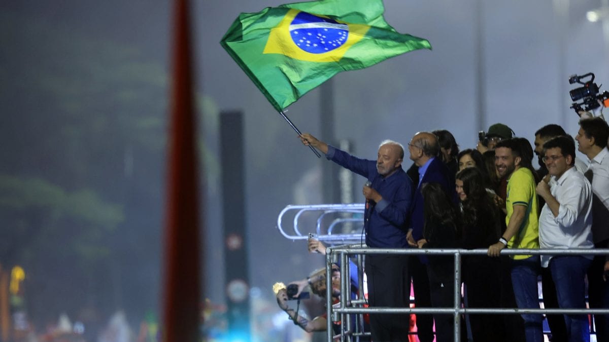 Lula supera o próprio recorde e recebe 64,2 milhões de votos, a maior votação já registrada por um candidato à Presidênc