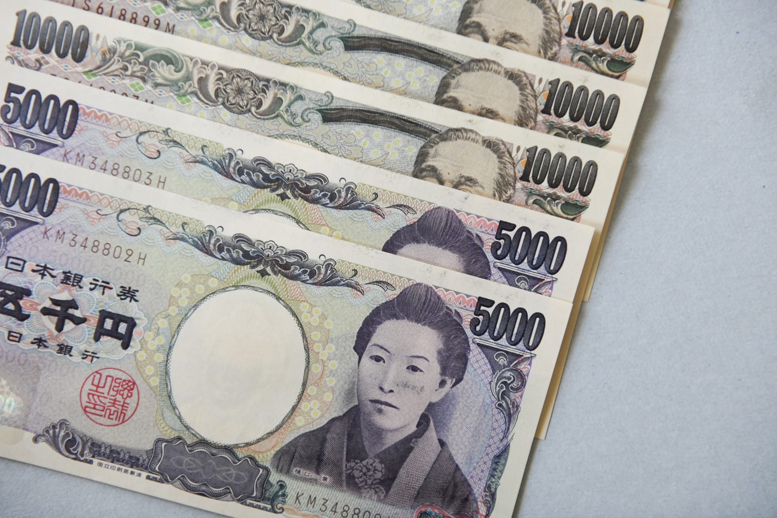 Autoridades do Japão prometem monitorar iene em meio a temor com a inflação