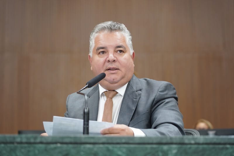 Charles Bento se coloca a disposição para presidir Alego e diz que Daniel quer nome da base