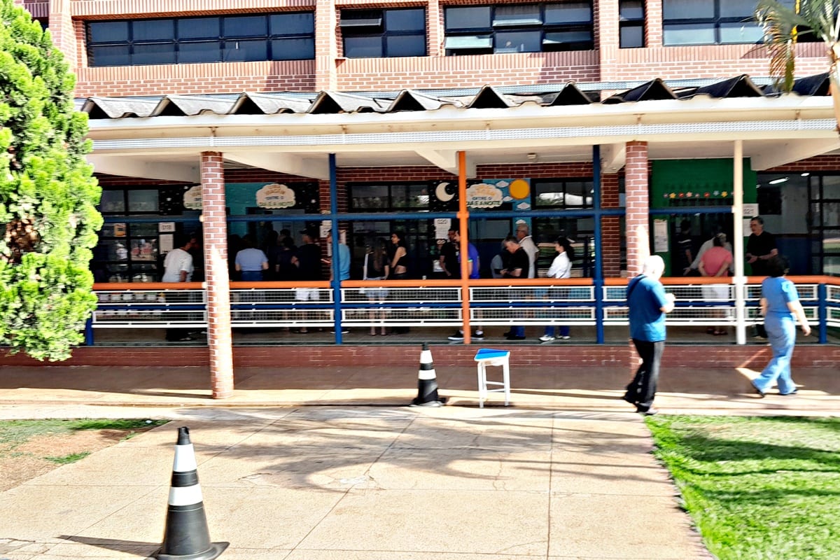Eleitores de Anápolis movimentam seções de votação, com segurança reforçada