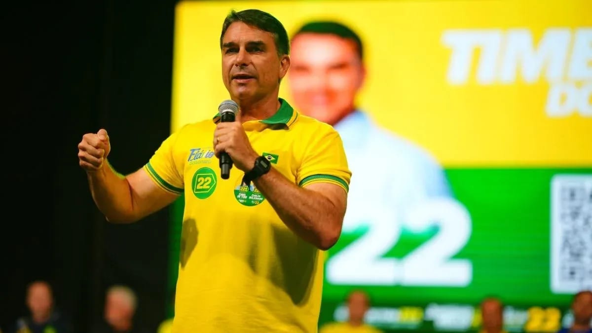 Flávio aparece com 59% e 58% em dois mercados de previsão no domingo (20)
