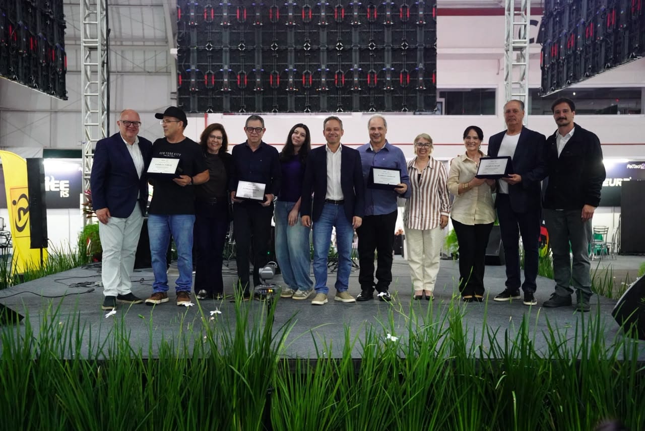 Prefeitura lança segunda edição do Guia Gastronômico e homenageia famílias que construíram a história do setor