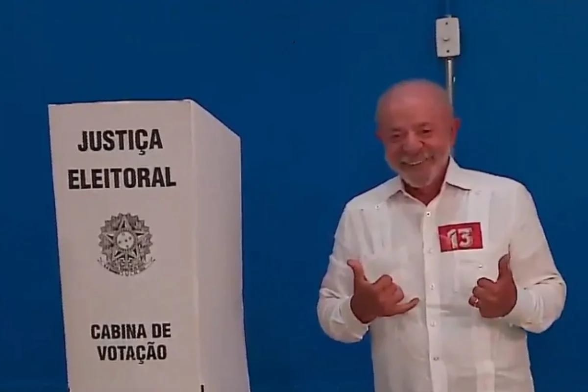 Lula após votar em SP: "Nunca imaginei disputar eleição com um miliciano"