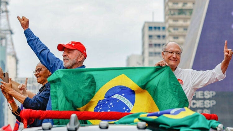 FEITO INÉDITO – Lula é reeleito presidente e chega ao 4º mandato com 4,4 milhões de votos à frente de Flávio Bolsonaro