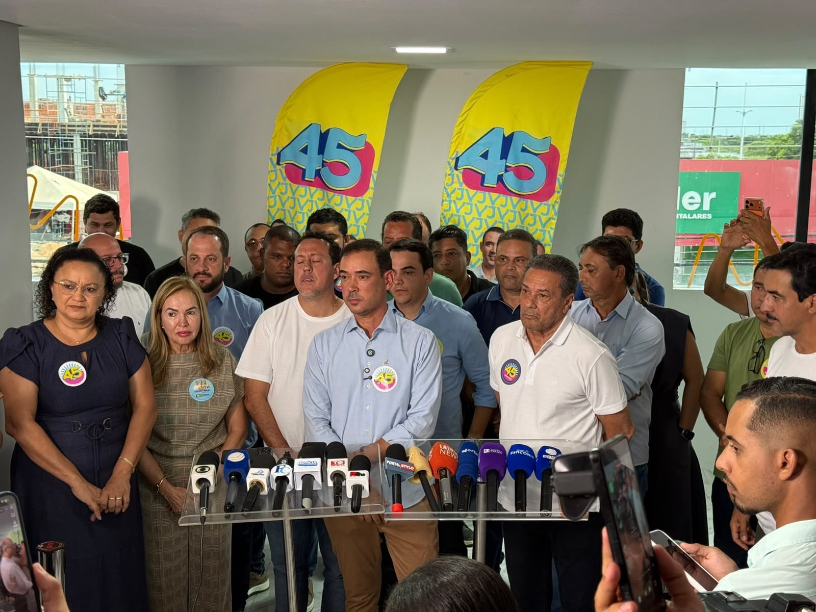 Disputa pelo bolsonarismo e indefinição de Laurez Moreira marcam início do 2º turno no Tocantins
