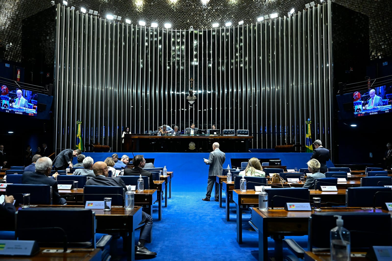 Senado analisa auxílio a produtores de cana e ampliação de adicional de fronteira