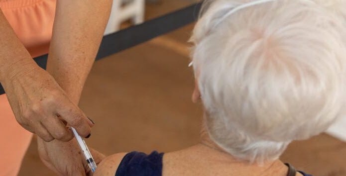 Araguaína inicia vacinação com Pneumo 20 para maiores de 85 anos