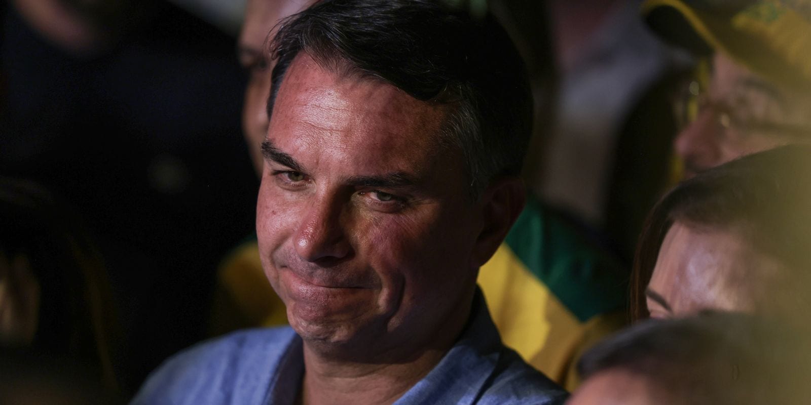 Imprensa internacional repercute fuga de Flávio Bolsonaro do Brasil