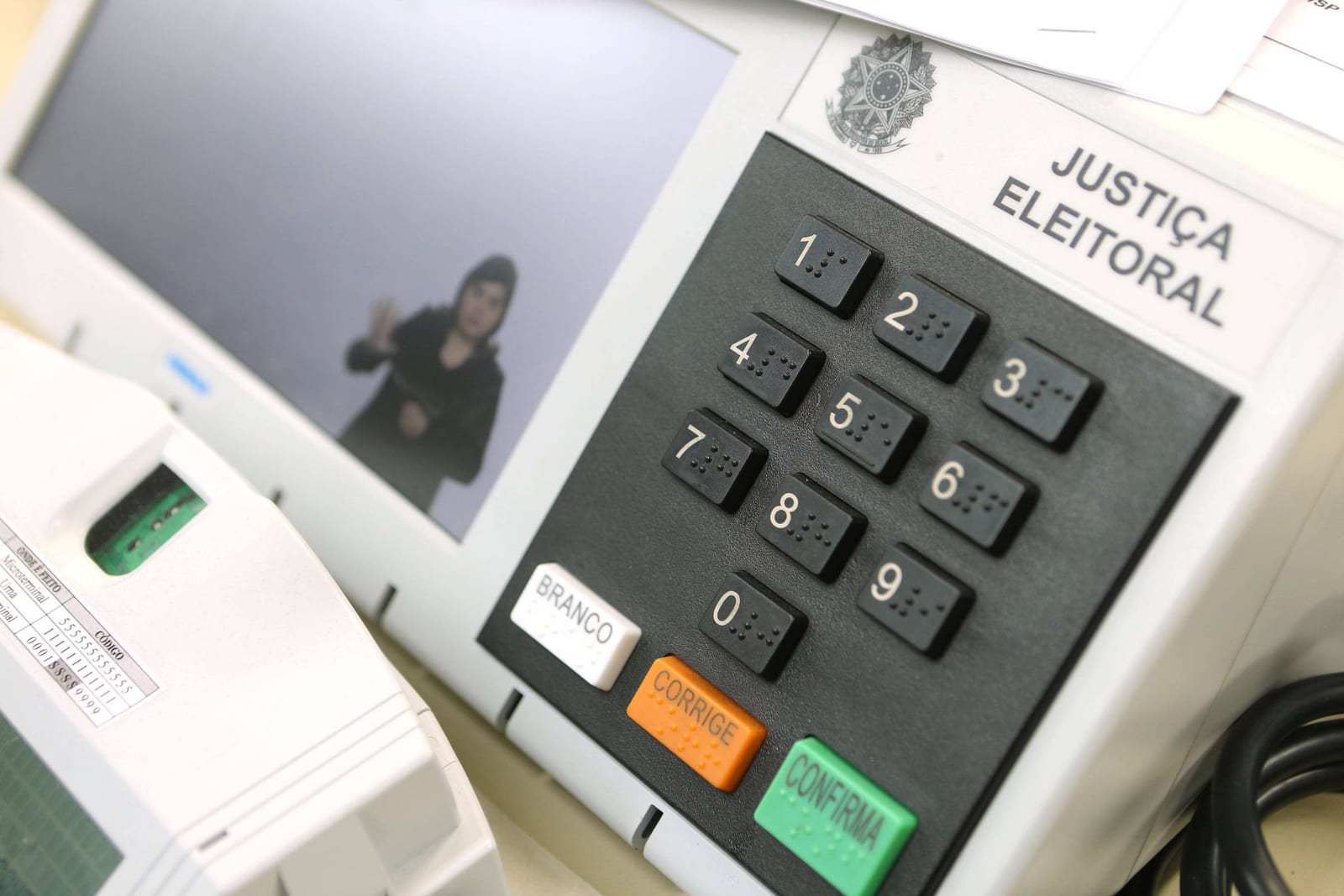 Flávio Bolsonaro lidera arrecadação para Presidência com R$ 44,3 milhões