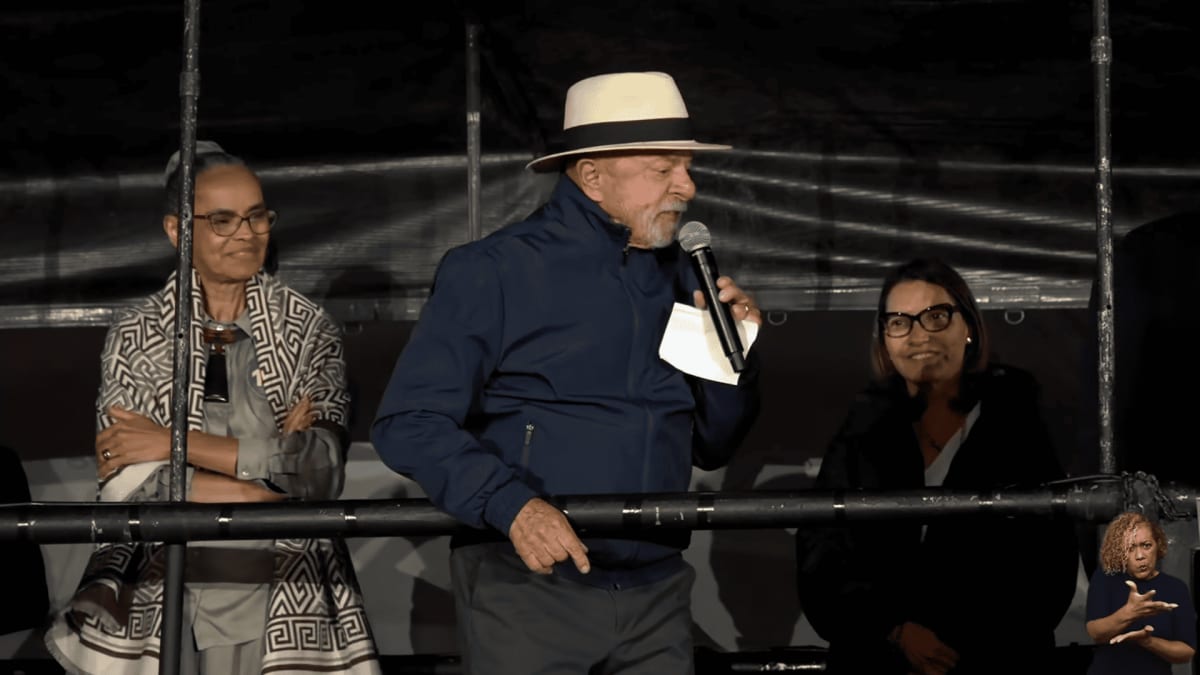 Lula critica clubes contra proibição de casas de apostas em comício