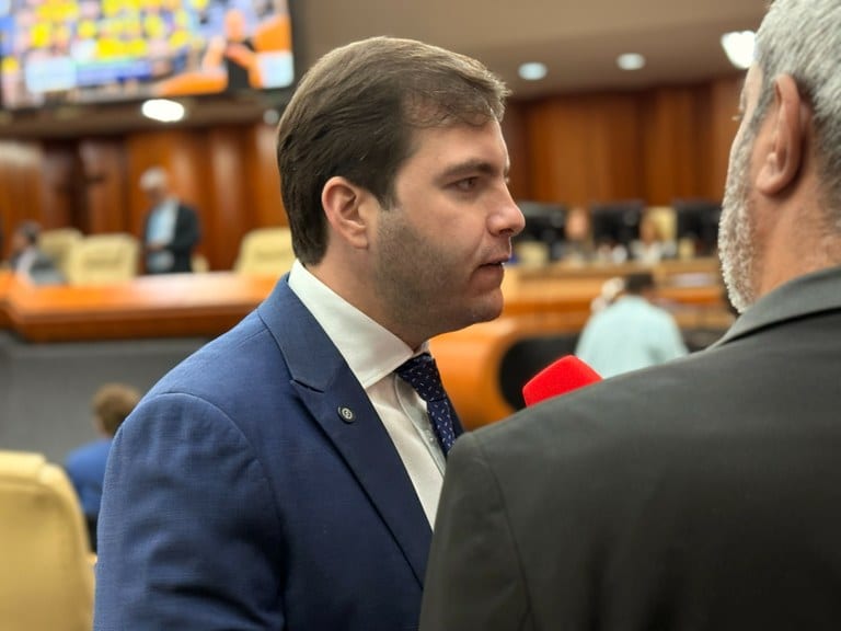 Câmara de Goiânia aprova em 1ª votação lei que multa fios soltos em R$ 5 mil