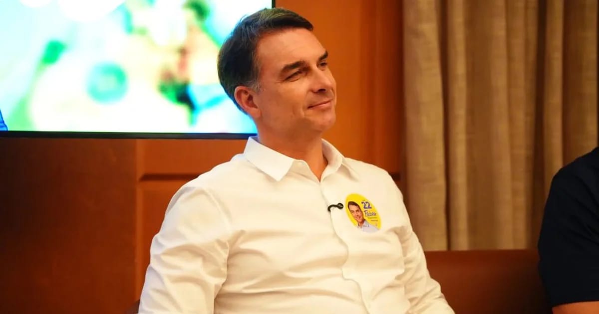 Flávio Bolsonaro cancela ida a debate da Band e diz que não sabe se vai ao da Globo