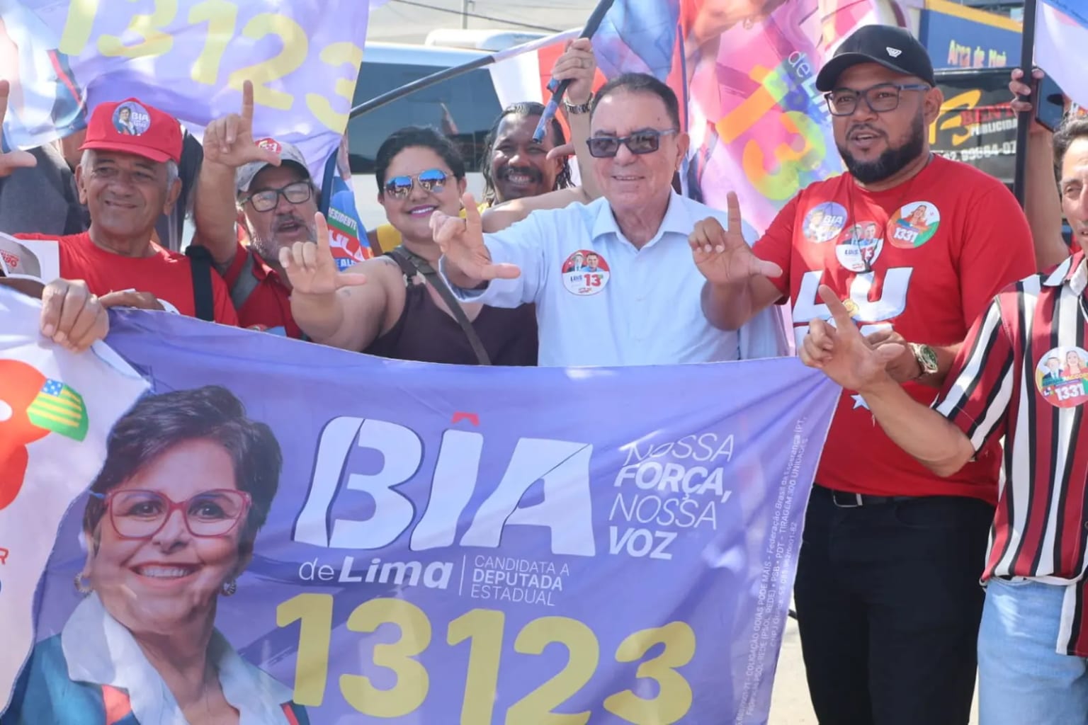Luís César faz caminhada de encerramento em Goiânia