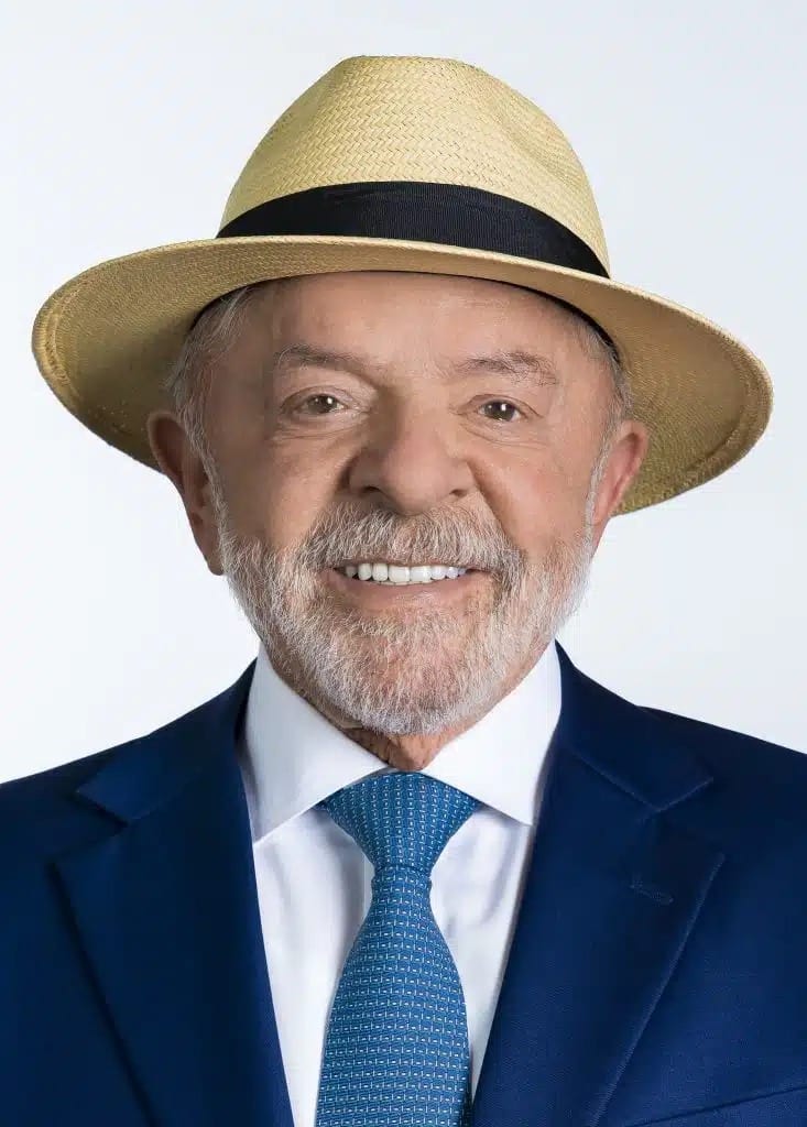 Lula registra foto com chapéu para urna das eleições de 2026