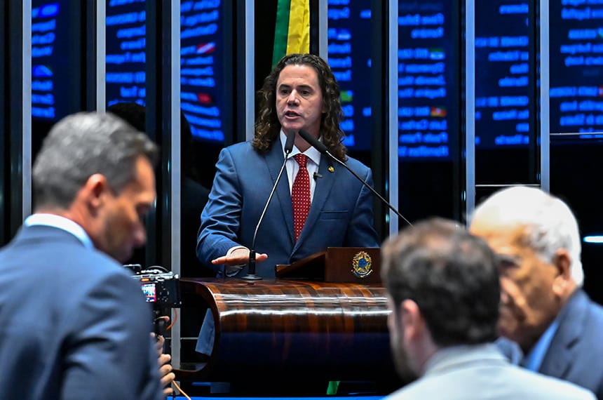 Veneziano comemora aprovação na CCJ da PEC que acaba com a escala 6x1
